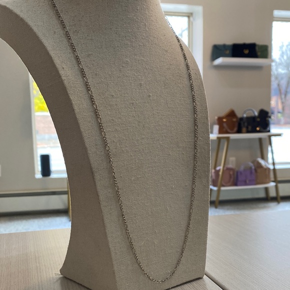 Jewelry - Silver Tone Necklace